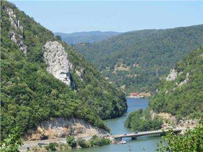 Teren pe Clisura Dunării Eselnita